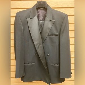 CHAMPAGNE MEN TUXIDO SIZE 42 SHORT PANTS 34”